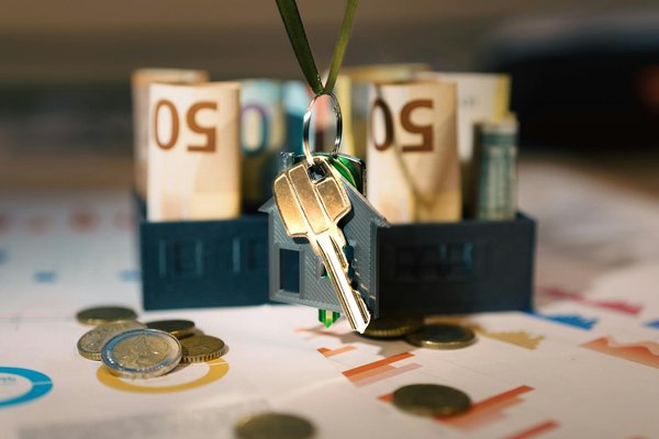 Wie kann man die Risiken von Zinsänderungen bei Immobilienkrediten minimieren?